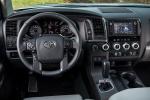 Toyota Sequoia SR5 2017 года